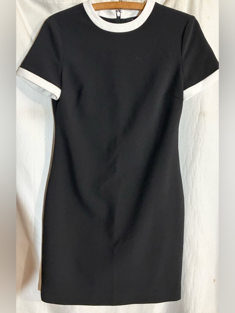 Theory Color block Shift Dress Sz 2  LBD white Trim Preppy Club Office Resort